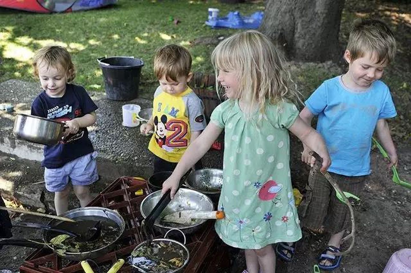 孩子不合群怎么和家长沟通,孩子在班里不合群该怎么引导