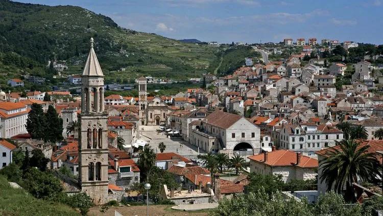 世界足球强国，有地球之眼、海景沙滩、城堡宫殿，中国九寨沟美景