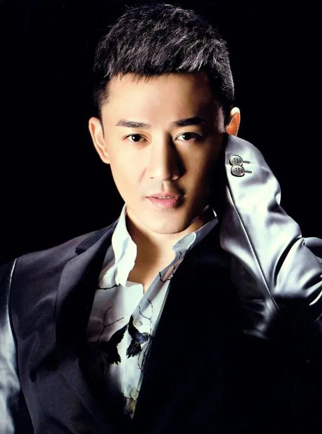 香港电影真的无人可用了？谢霆锋被迫复出，林峯和黄宗泽被迫接班