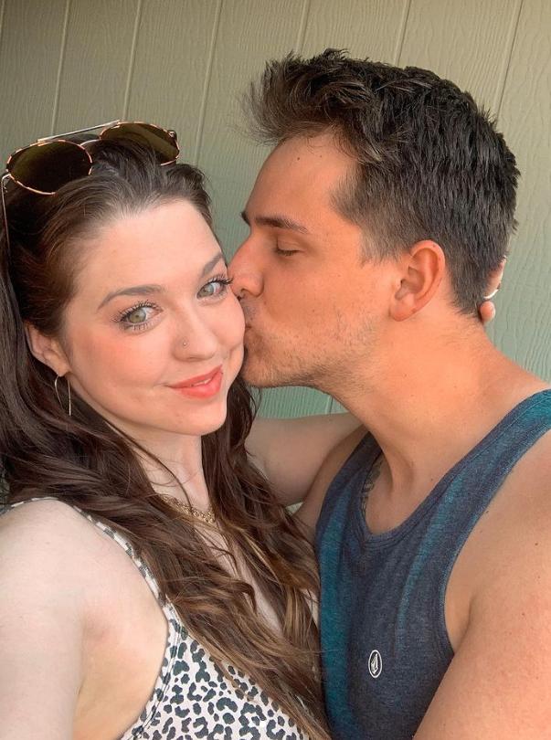 盲女恢复视力发现凶手在身边,盲女一觉醒来突然恢复视力