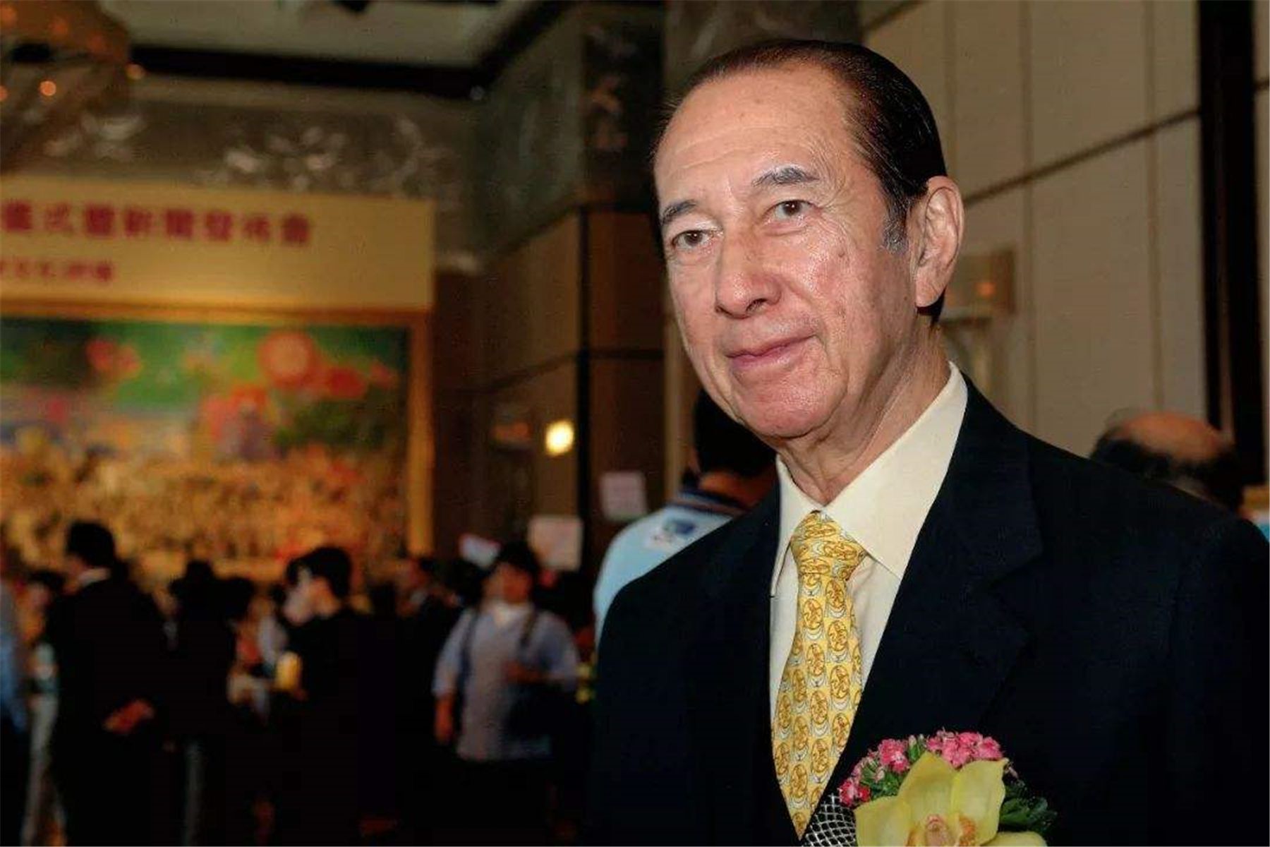 赌王何鸿燊：86万续命针每日一针，800万金丝楠木棺开启世纪葬礼