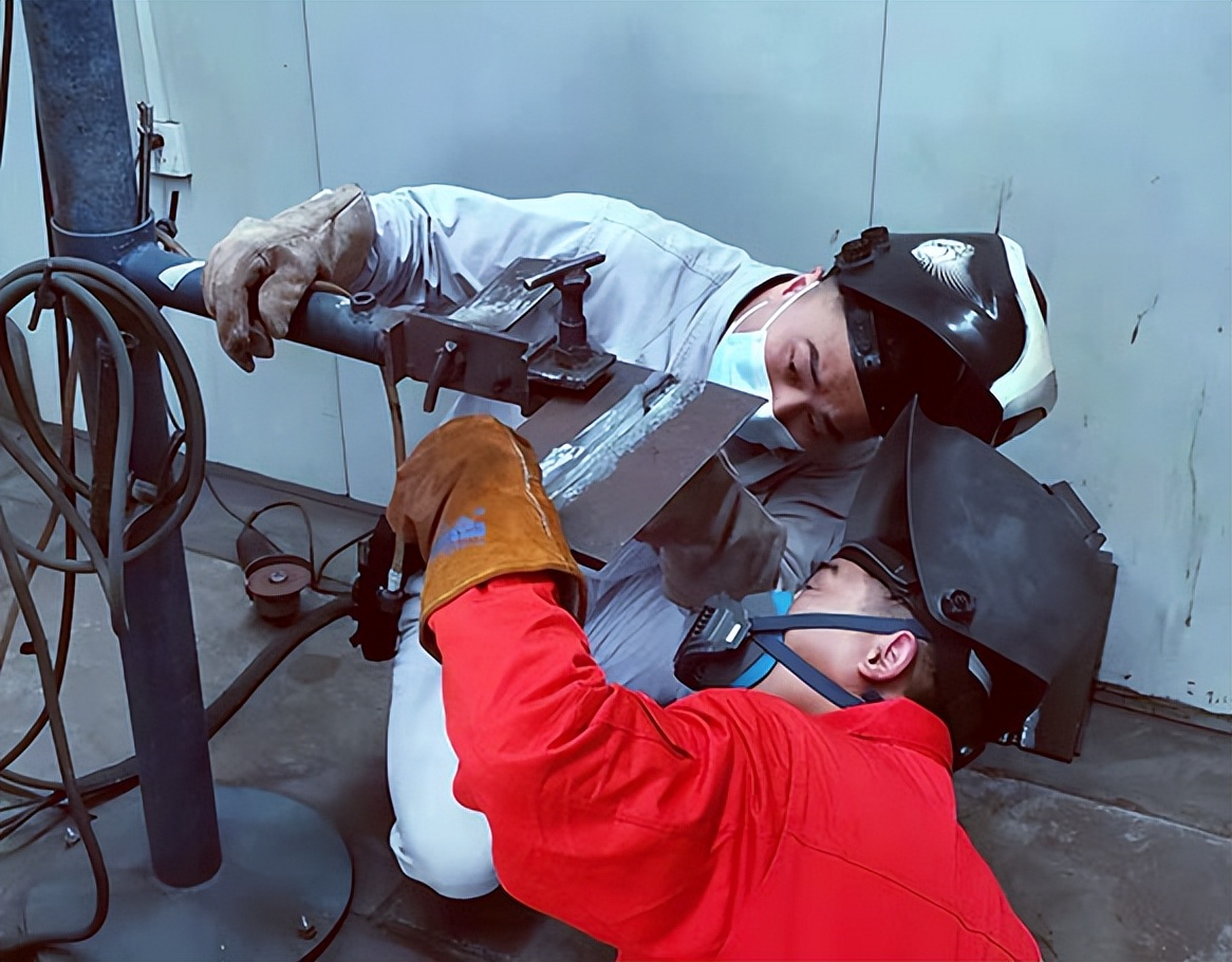 电工工资高还是焊工工资高,铆工和焊工哪个工资高