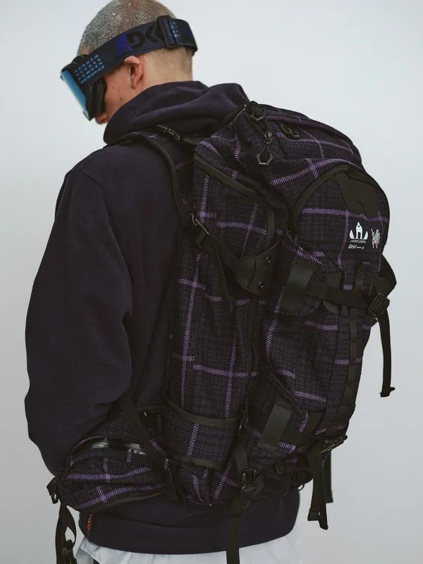 最像滑雪服的冲锋衣,冲锋衣和滑雪服外观