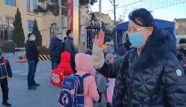 太阳当空照花儿对我笑儿童歌曲,太阳当空照花儿对我笑