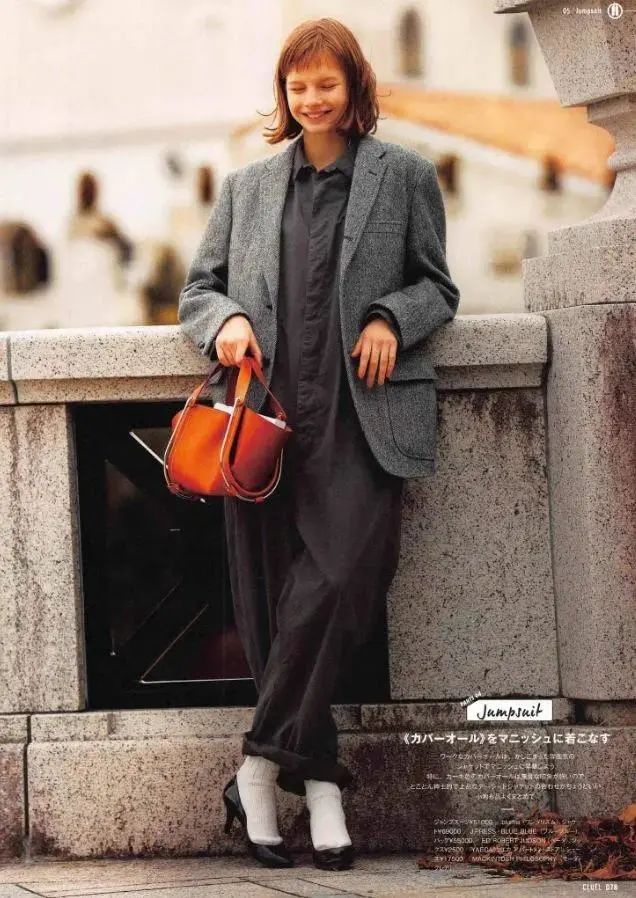 灰色和深灰哪个更适合年轻人穿,暖灰色系搭配灰白满满的高级感