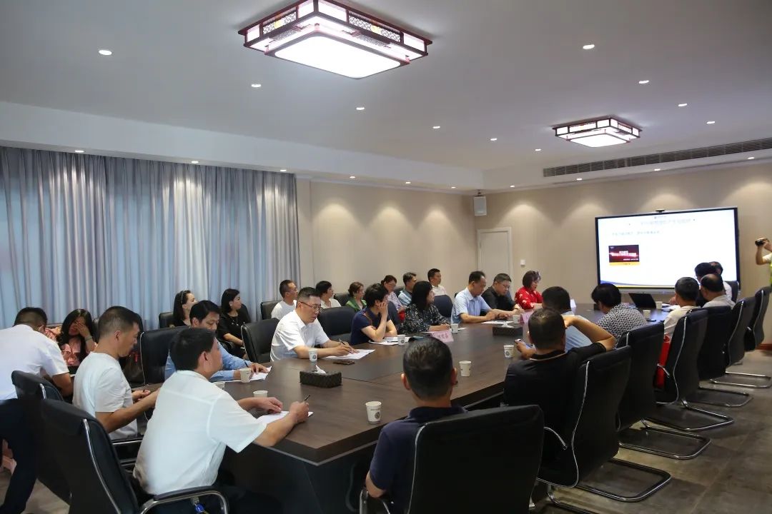 湖北省商业协会秘书长,湖北省青年企业家协会秘书长