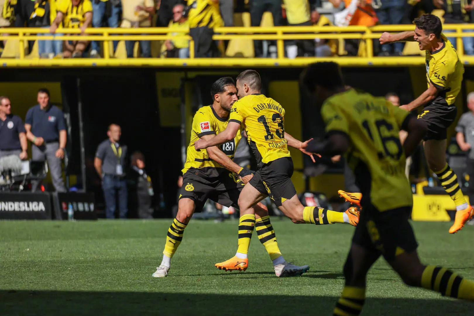 德甲多特1-2遭绝杀,18-19德甲第28轮多特蒙德对阵