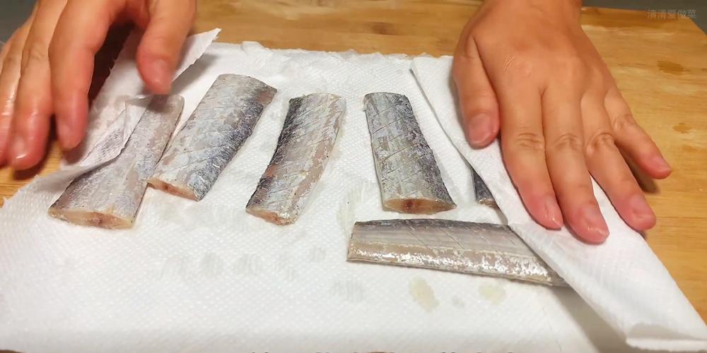 煎带鱼吃怎么样才能让带鱼不粘锅,煎带鱼不掉皮的五个妙招