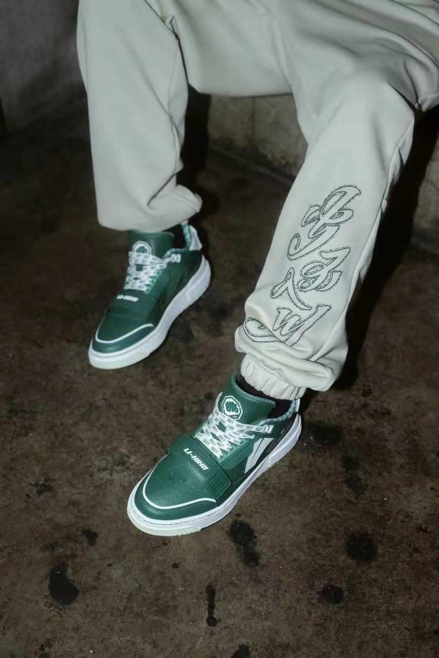 安踏反logo板鞋,耐克安踏李宁哪个板鞋好