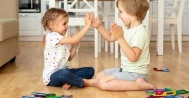 2岁宝宝爱打人怎么纠正,宝宝睡着手还不停打人怎么回事