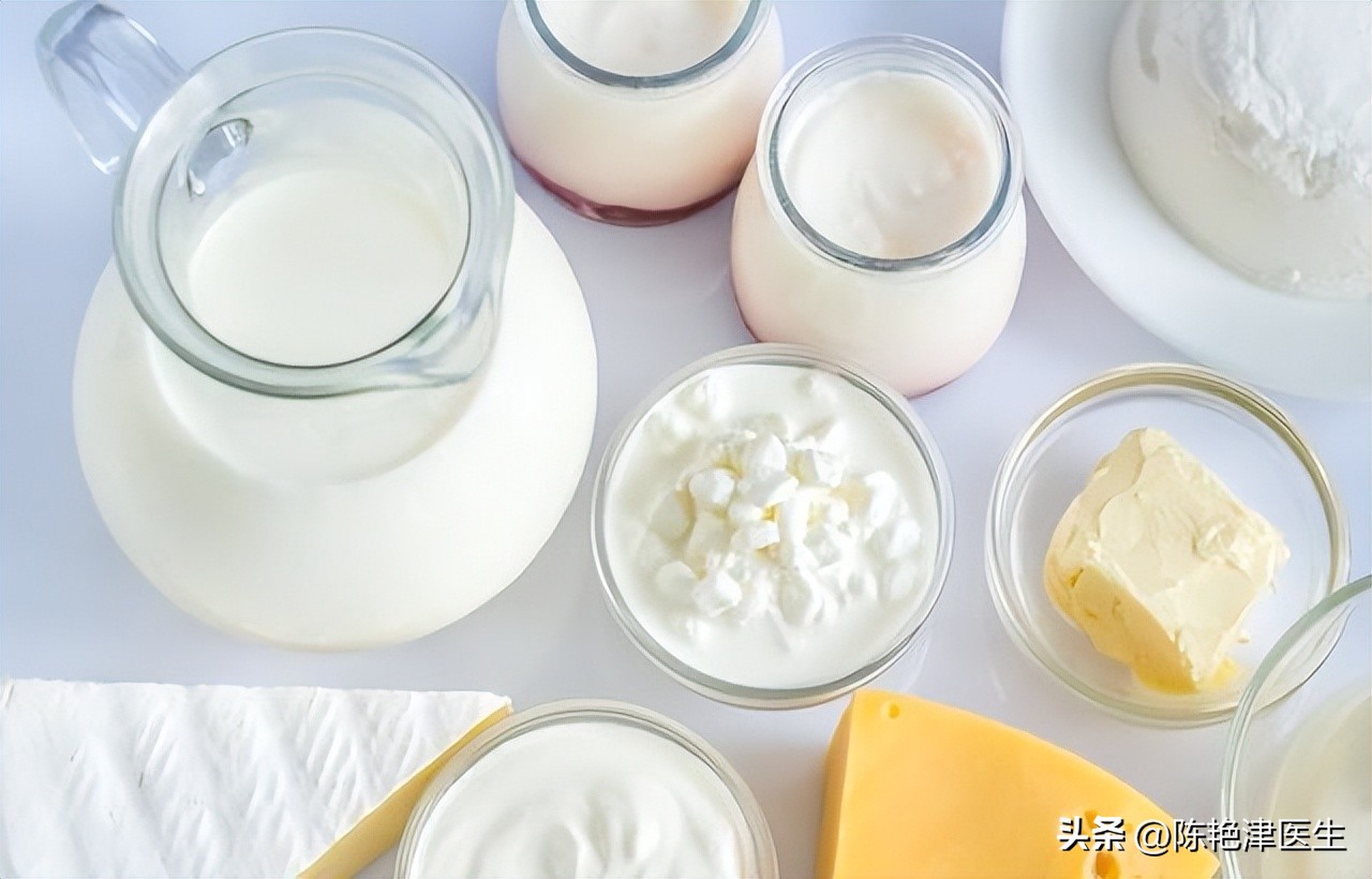 晚上喝牛奶和早上喝牛奶哪个更好,长期夜间喝牛奶会不会有什么危害
