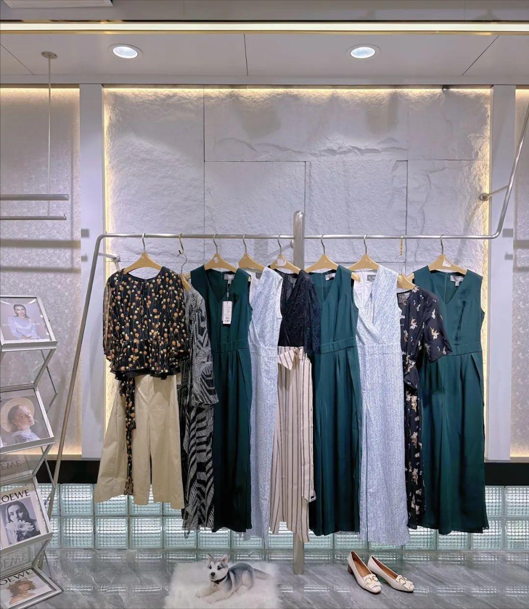 Maixia·露玛莉先2023夏品牌折扣女装桑蚕丝连衣裙上衣T恤裤裙穿搭