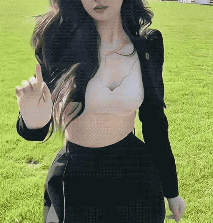 光天化日半露*裤内**、露半球，这几个明星玩转“诱惑”，毫无下限！