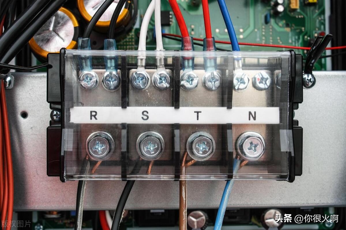 电脑机壳带电怎么回事,电脑机箱带电是怎么回事