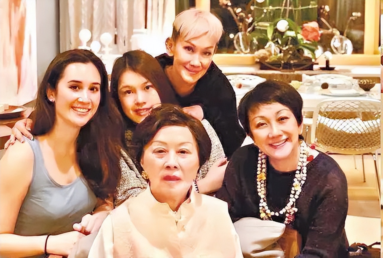 她是香港铜锣湾“主人”，一年光租金就25亿，家族是TVB前东家