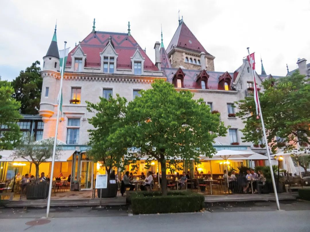 没有人能真正拥有百达翡丽英文,百达翡丽只为下一代保管