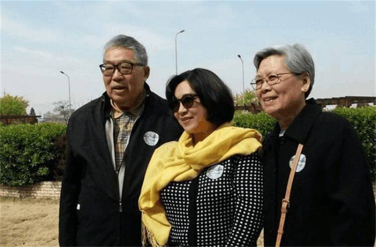 李连杰大女儿李思现在图片,李连杰的大女儿李思近况