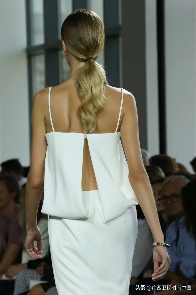 很热怎么穿,夏季天热怎么穿才够时尚