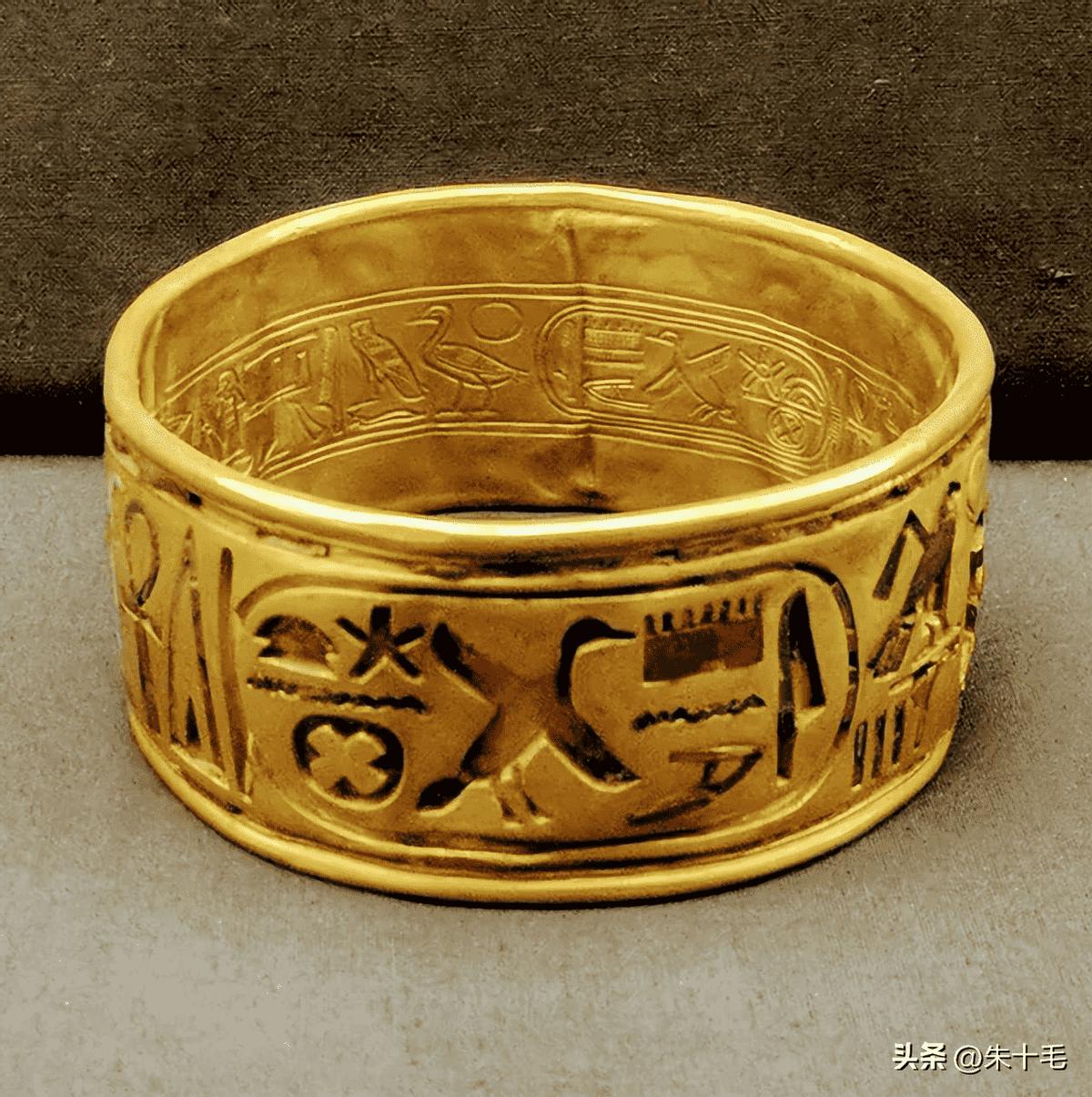 日军罪行照片：攻陷香港后兽性毕露，当场轮番侵犯新婚女明星