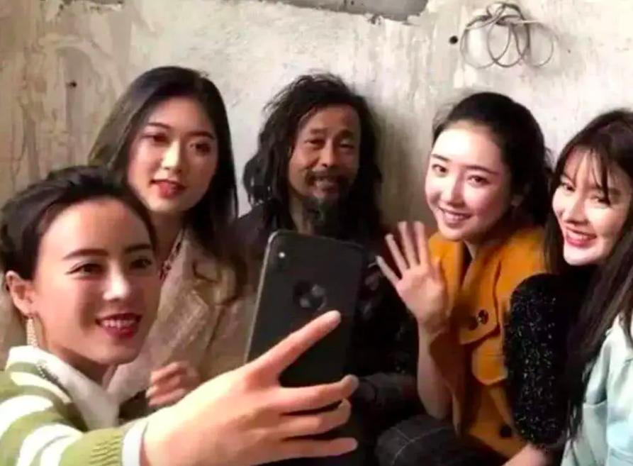 流浪大师沈巍最新现状,流浪大师沈巍十年前图片