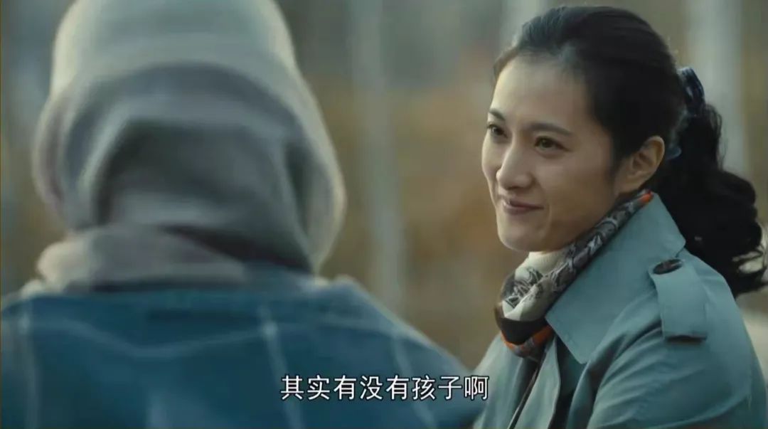 电视剧女主落入水中,女人不幸掉入水中