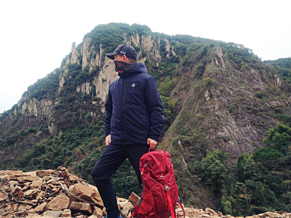 连帽棉服男女同款冬季加厚保暖款,冬季放牧穿的防寒加厚棉服