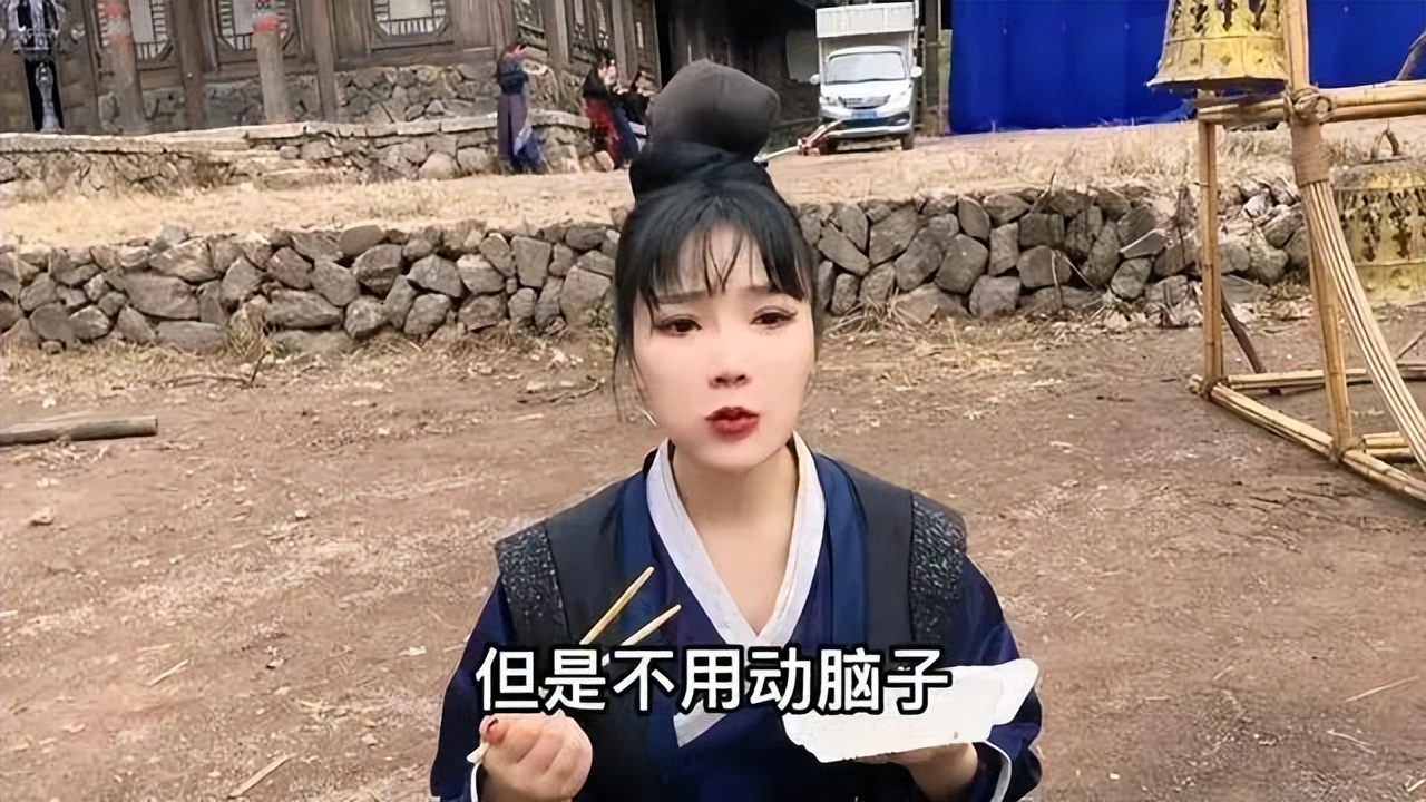 “出*身卖**体”日赚3000元，横店20万群演美女如云，却成为懒汉天堂