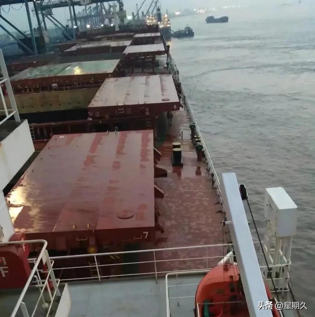 256期～船舶在锚地举办茶话会，船员们复杂的情感生活令人反思