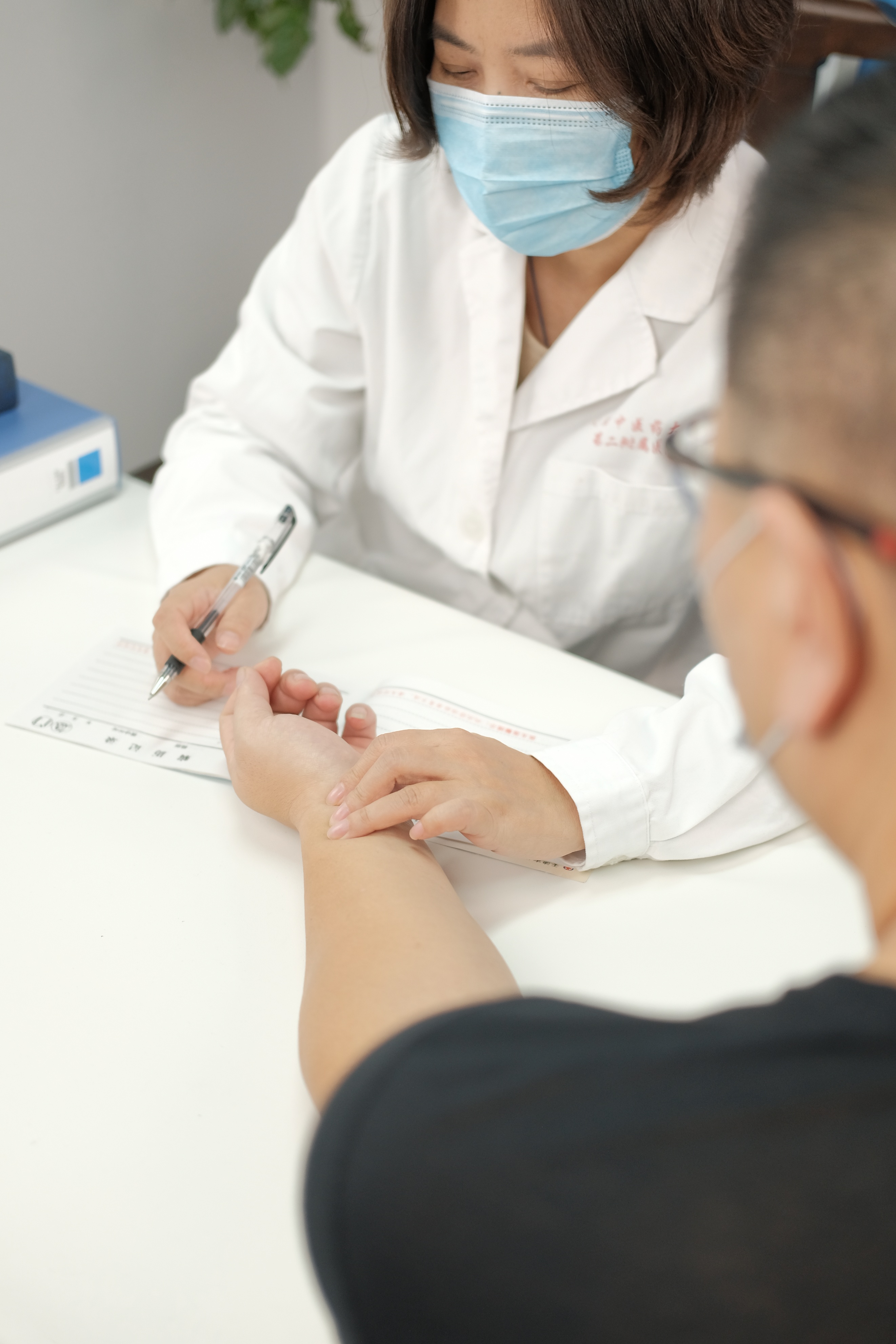 中医药如何治疗尿酸高,中医药如何治湿疹