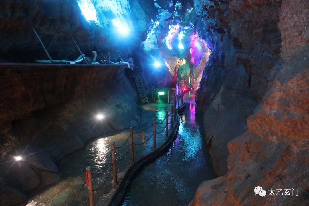 北京八奇洞显圣龙潭,最近发现的最大溶洞