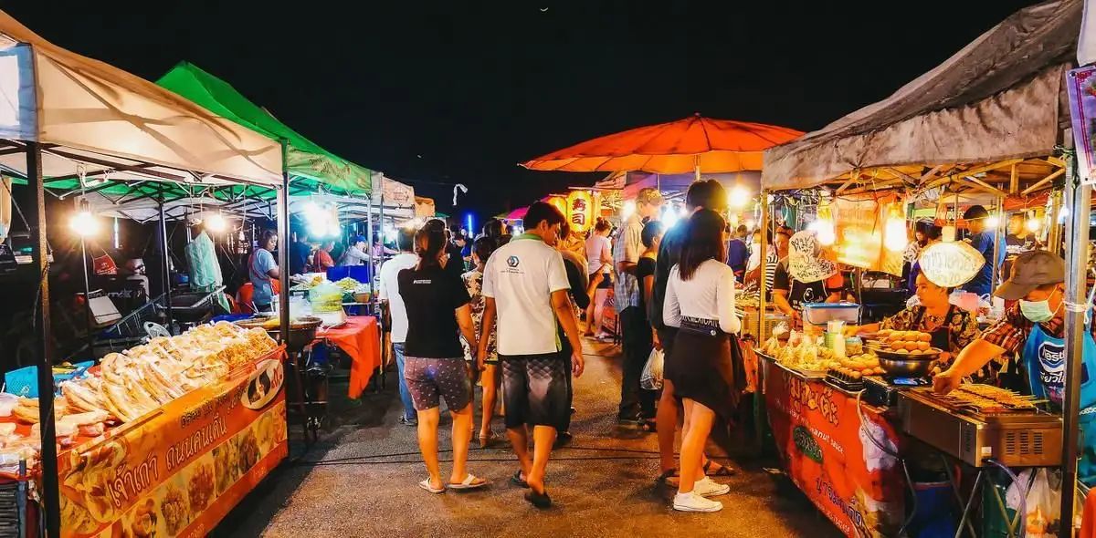 地摊兴起，风向转变，为了解决就业，让老百姓消费，国家又出手了