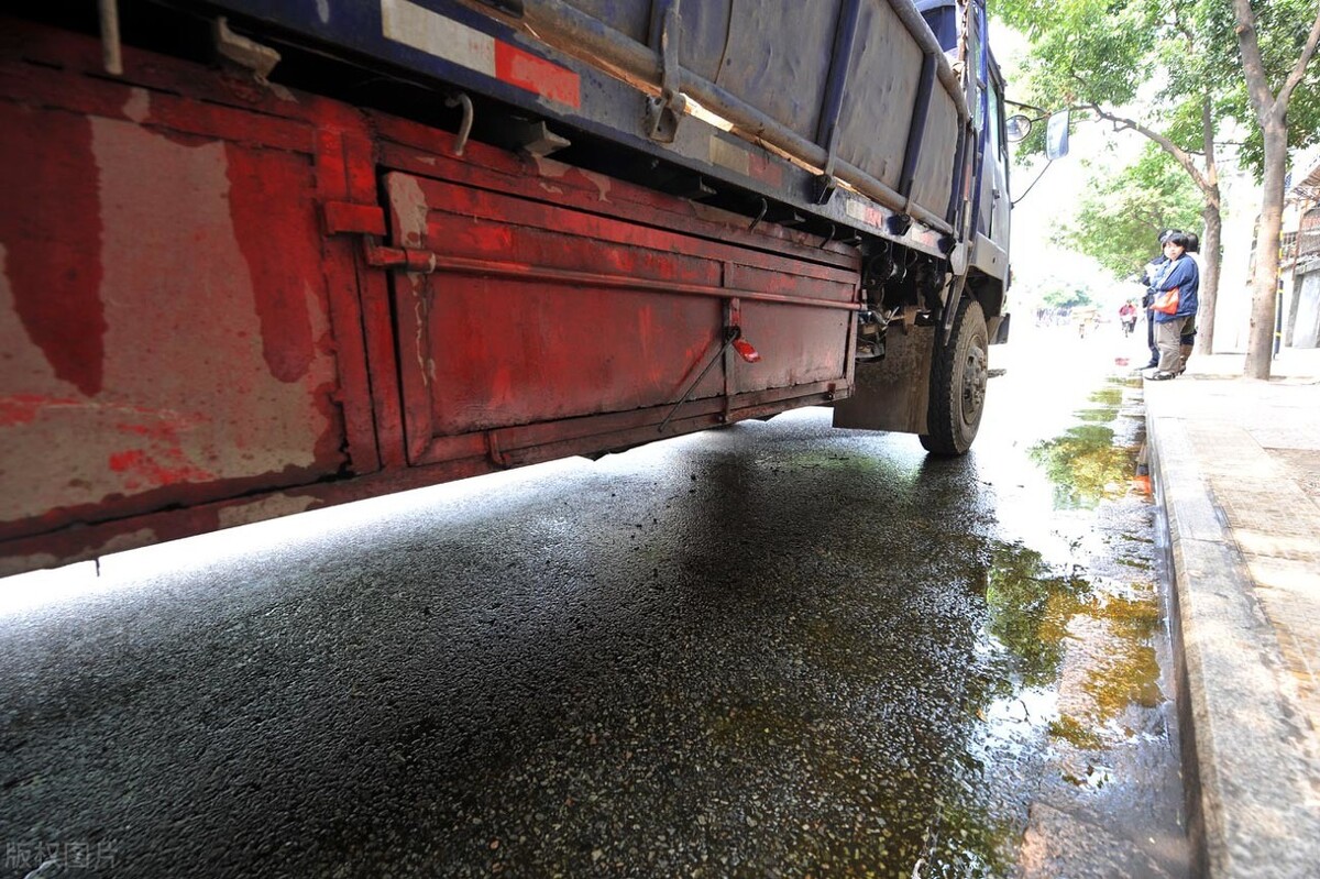 货车漏油漏水怎么回事,货车后轮漏油一般什么问题