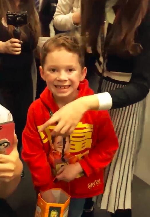 假笑男孩提前祝福视频,假笑男孩命中带苦原图