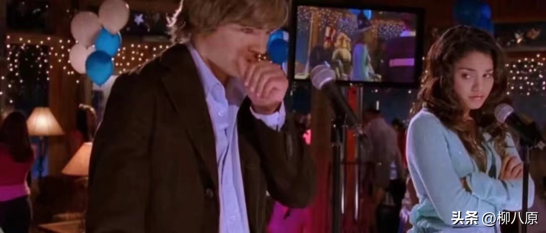 美国影片《歌舞青春》以青春为主线表达了什么？