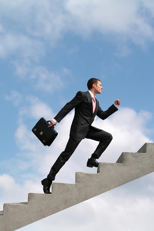 39岁靠4任丈夫当教授,嫁三任老公成世界知名大学教授