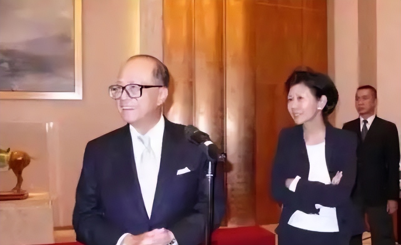 周凯旋跟了李嘉诚多少年,周凯旋凭什么被李嘉诚独宠29年