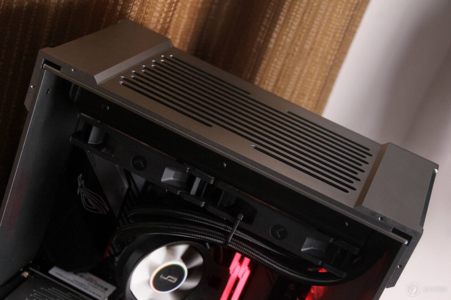 推荐几款高逼格电脑桌面,实用科技感很强的电脑桌面