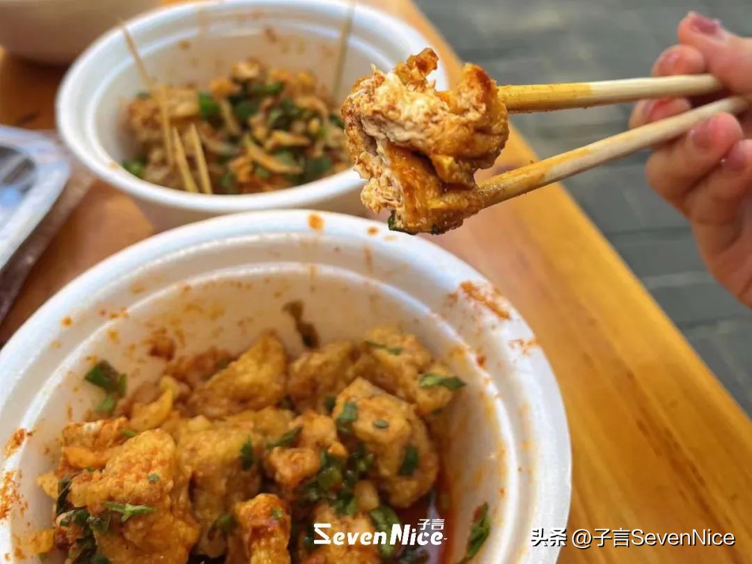 南昌一家超小店铺的臭豆腐,南昌中山路臭豆腐