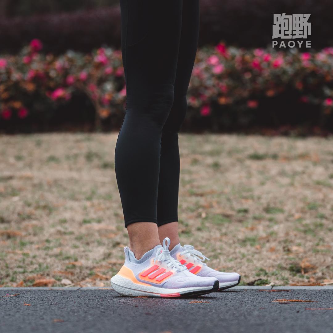 专为女士打造的跑鞋ub22,ub22女士慢跑鞋