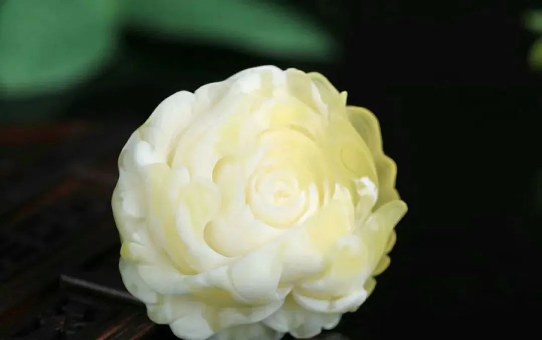 琥珀蜜蜡的神秘面纱,蜜蜡是什么跟琥珀有什么不同