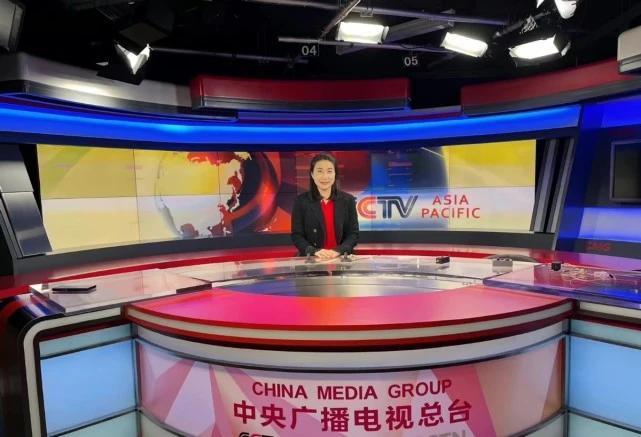 郭晶晶高调晒出一家五口正脸照,郭晶晶惊艳时尚