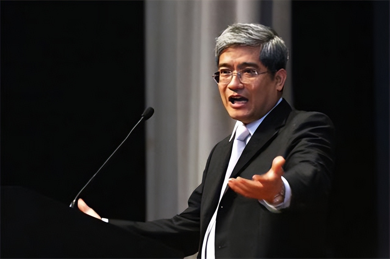 *咸平郎**：*养包**小31岁空姐，联合妻子夺回两套房，还要900万赔偿