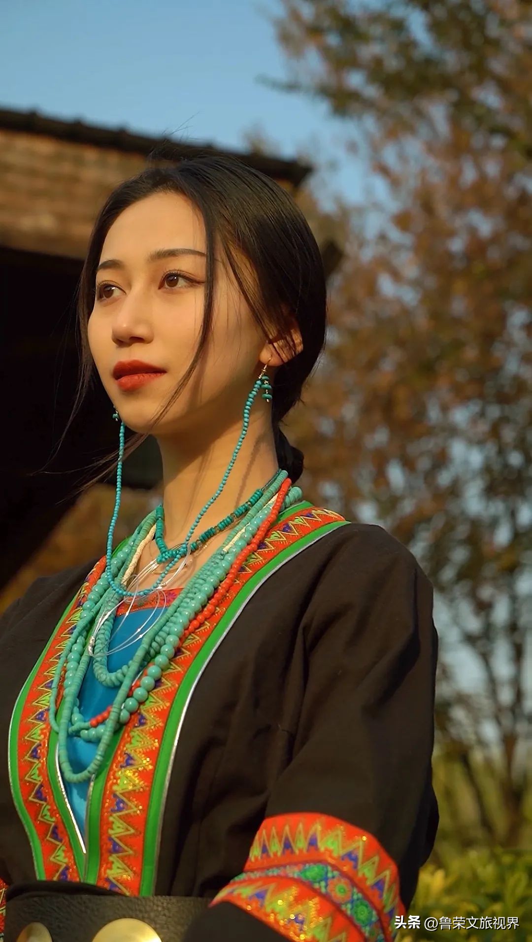 90后湖北姑娘拍56个民族服饰抖音,95后女孩耗时247天拍摄56民族服饰