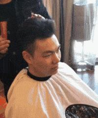 “老鼠贴粘到的，吃了不会犯法吧？”网友：争取死缓吧！哈哈哈