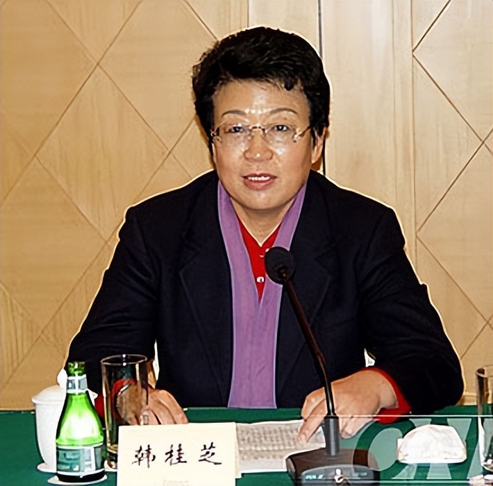 黑龙江巨贪韩桂芝，真不是一般的“好色”！靠身体上位*养包**男秘书