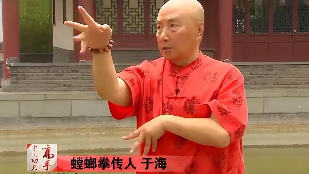 心痛！于海双胞胎儿子跪在墓前哭到崩溃，妻子卧床不起精神状态差