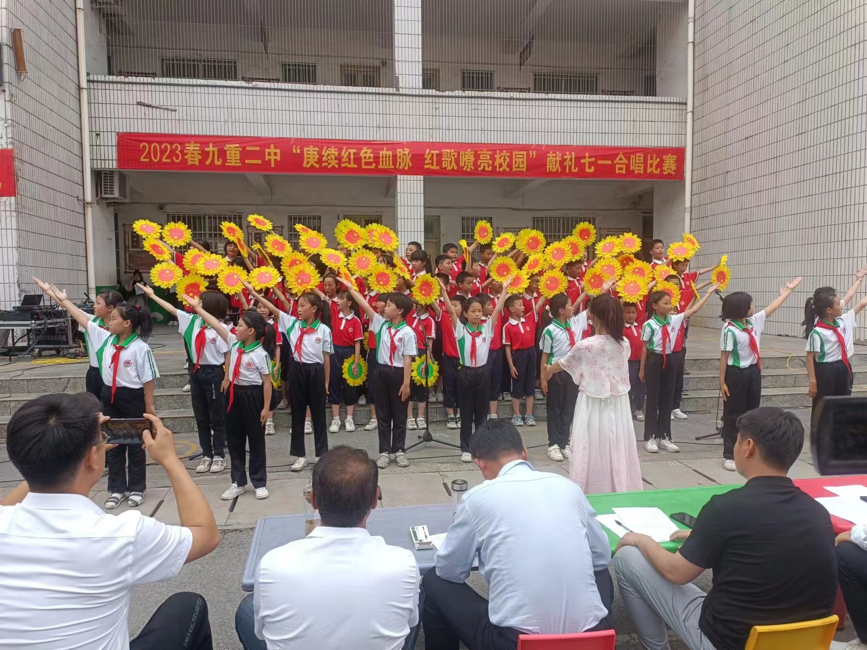 淅川县九重二中举行“赓续红色血脉红歌嘹亮校园”红歌合唱比赛