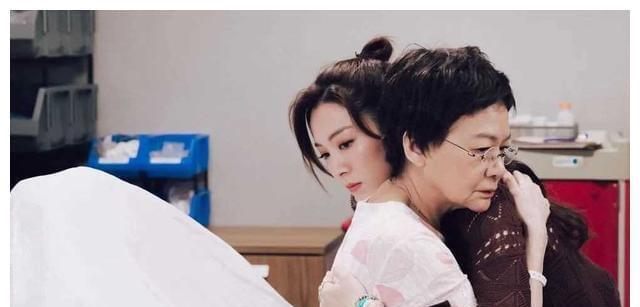 何家劲真相国语,何家劲为什么这么年轻