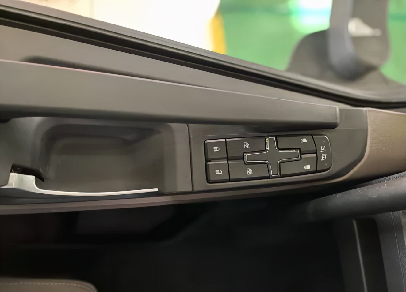 大运重卡v9自动挡操作方法,大运v9重卡新款内饰