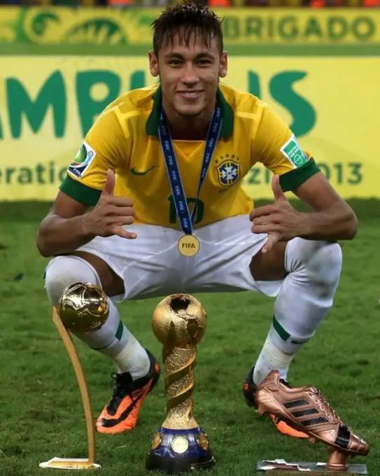 贫民窟里产凤凰，他们没有特供的海参，却成了顶级球星